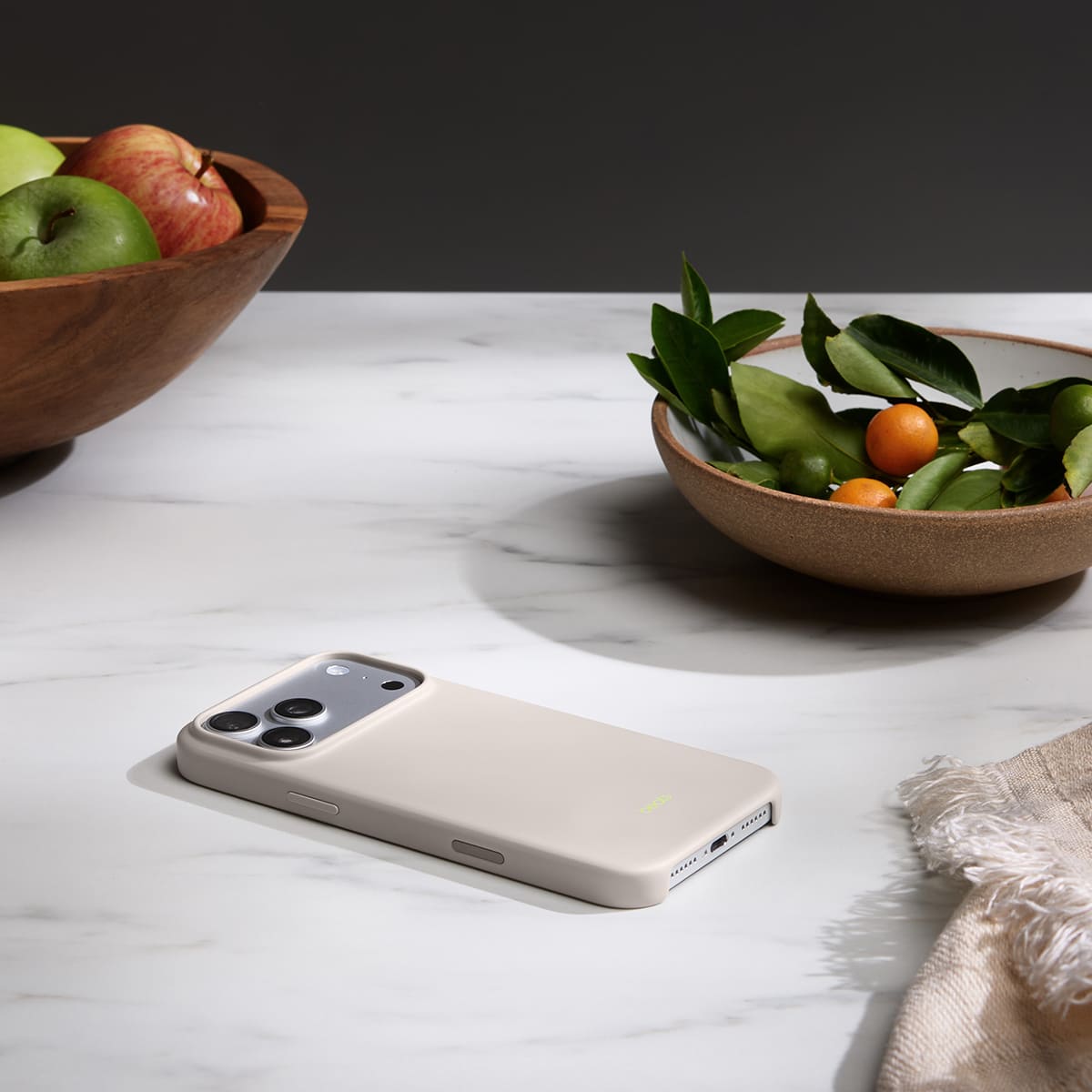 Apple Beats etui do iPhone 17 Pro z MagSafe - boksytowy beżowy