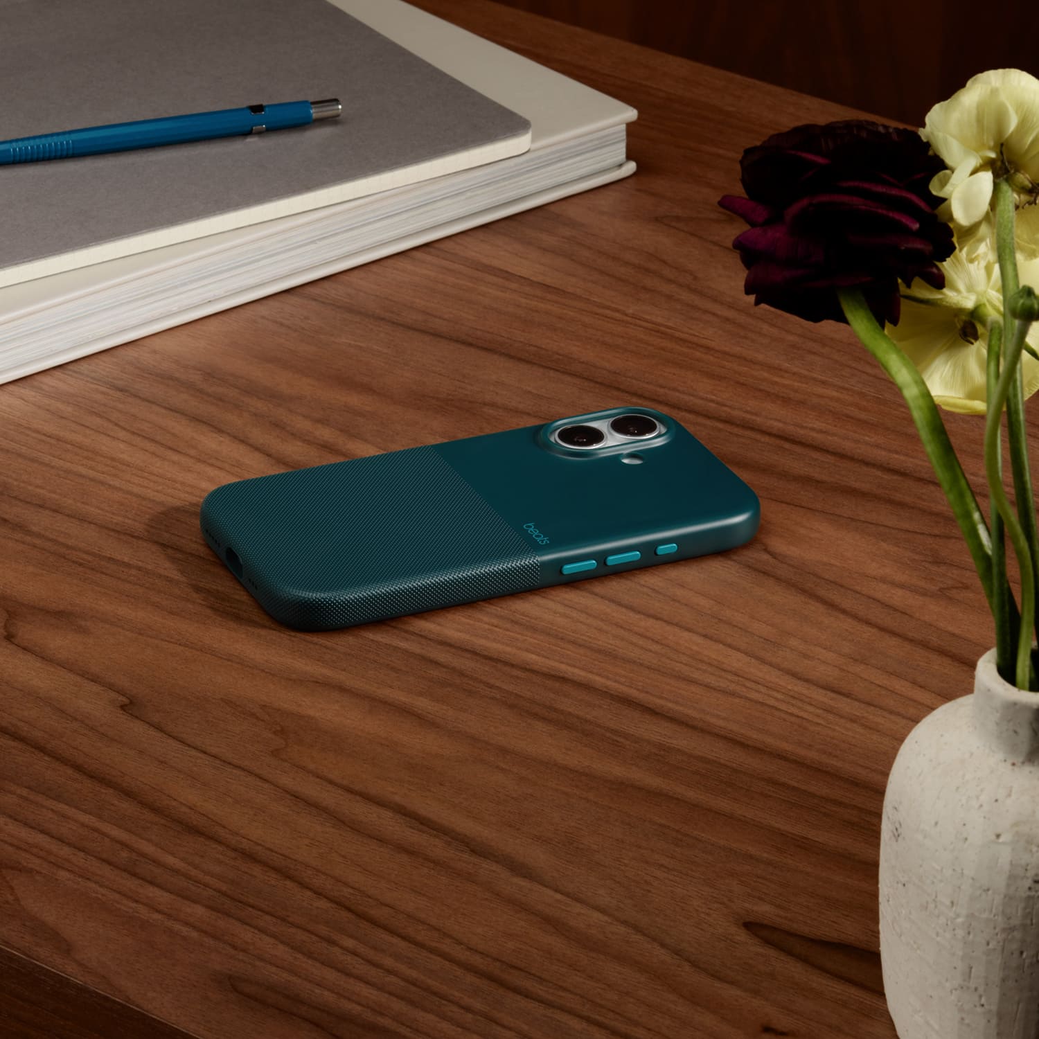 Apple Beats Rugged etui do iPhone 17 z MagSafe i panelem Sterowanie aparatem - Tatrzański granatowy
