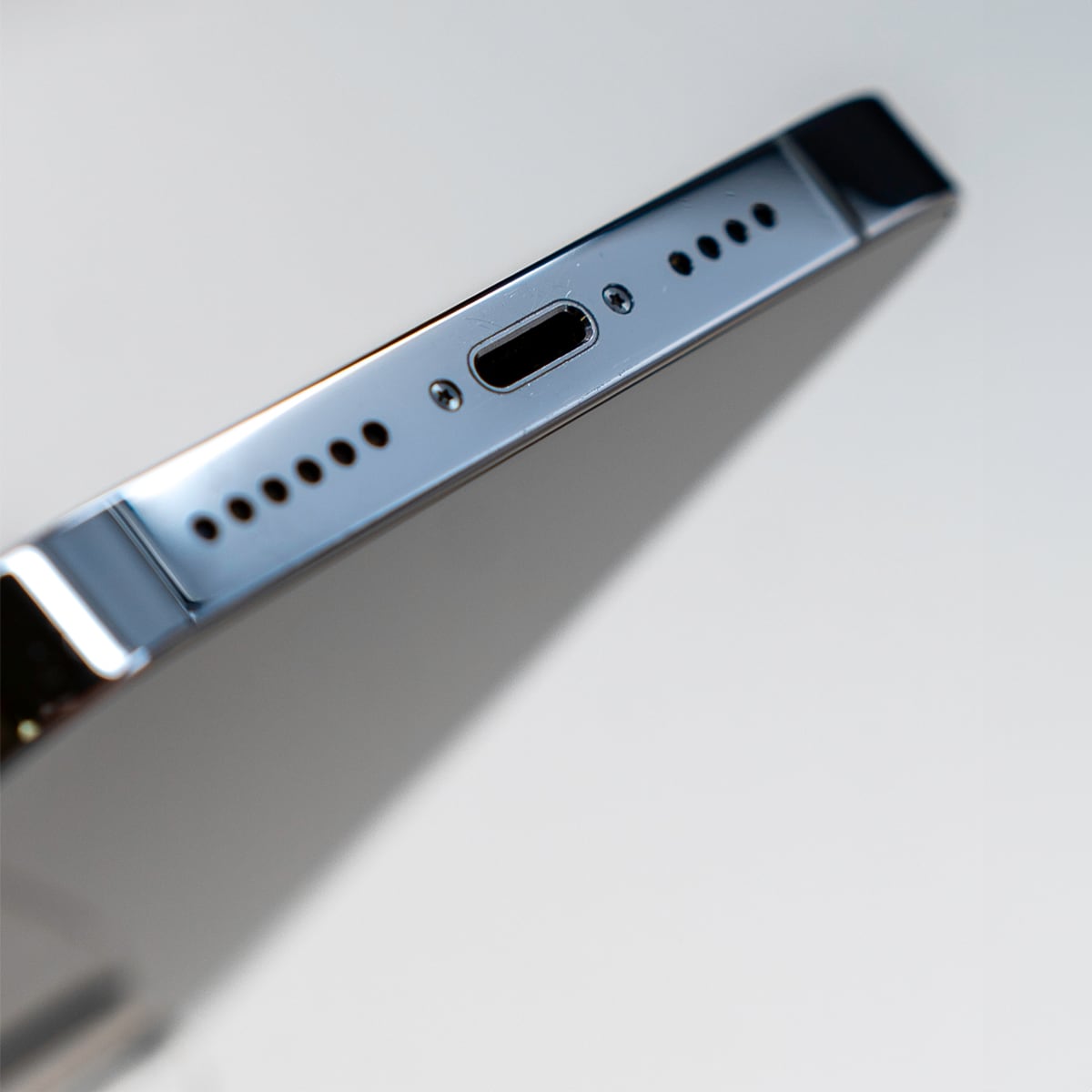 Apple iPhone 13 Pro Max 256GB G&oacute;rski błękit (Sierra Blue) - informacje o ekranie