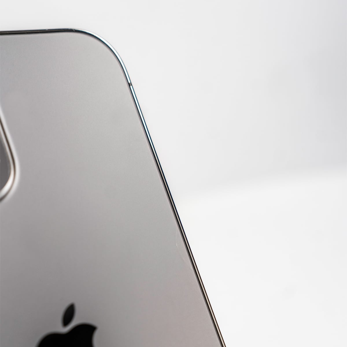 Apple iPhone 13 Pro Max 256GB Mocny Grafit (Graphite) - informacje o ekranie