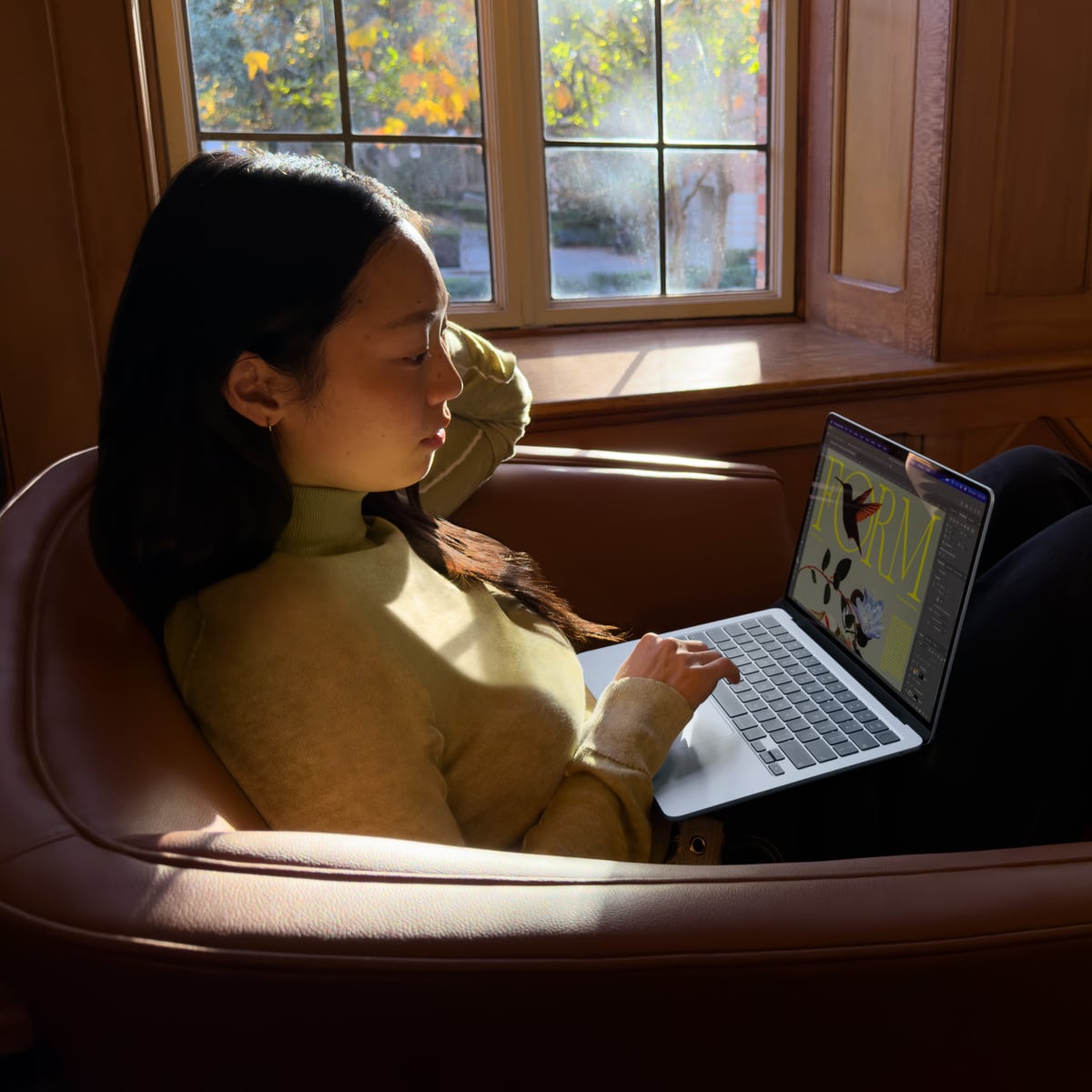 MacBook Air 15 cali M2 Księżycowa Poświata - złącza