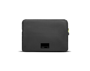 Native Union Ultralight Sleeve Etui ochronne do Macbook Air 15 - Czarne-2.jpg