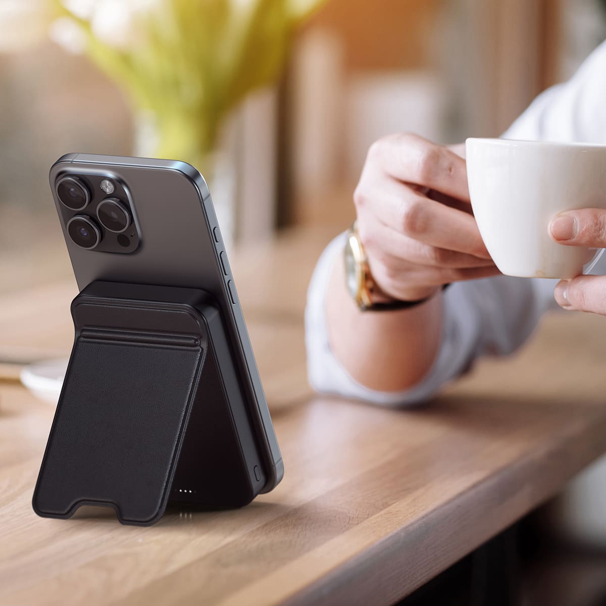 Satechi OntheGo Magnetyczny powerbank z podstawką 5.000 mAh kompatybilny z MagSafe i Qi2 - Czarny