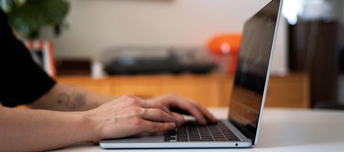Używany MacBook czy nowy laptop z Windows? Sprawdzamy, co bardziej się opłaca!