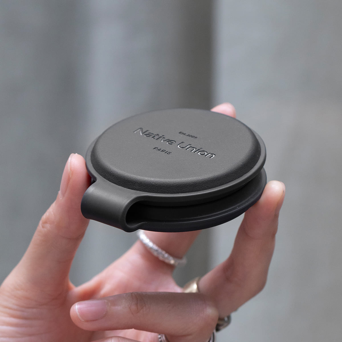 Native Union Voyage Wireless Charger Bezprzewodowa ładowarka podróżna 15W do dwóch urządzeń kompatybilna z MagSafe 