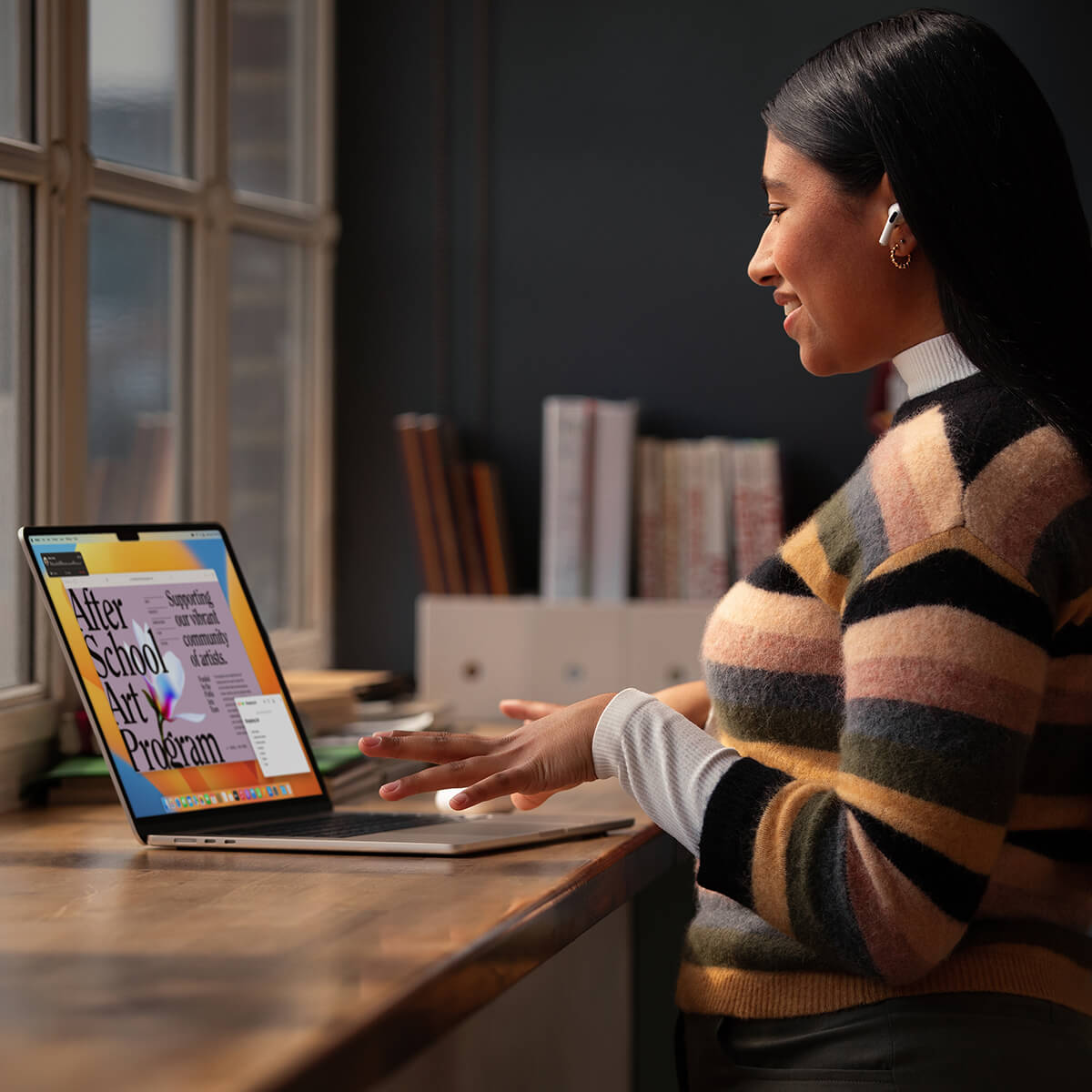 MacBook Air 15 cali M2 Gwiezdna Szarość - lifestyle MacBook Air 15 cali M2 Gwiezdna Szarość - lifestyle
